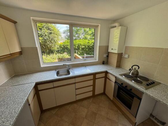 2 bed Apartment to rent Image 4