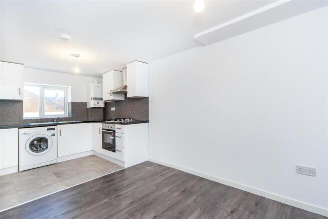Lettings Shepherds Bush Askew Road- Kitchen (2).jp