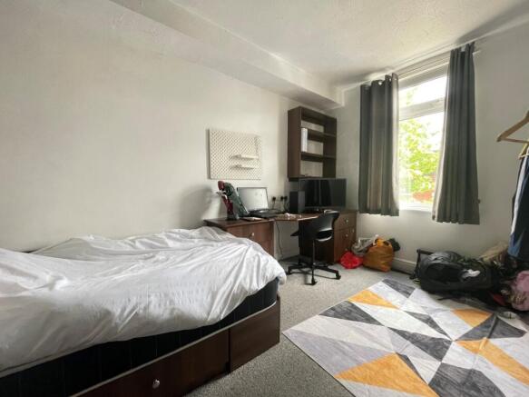 5 bed Terraced to rent Image 5