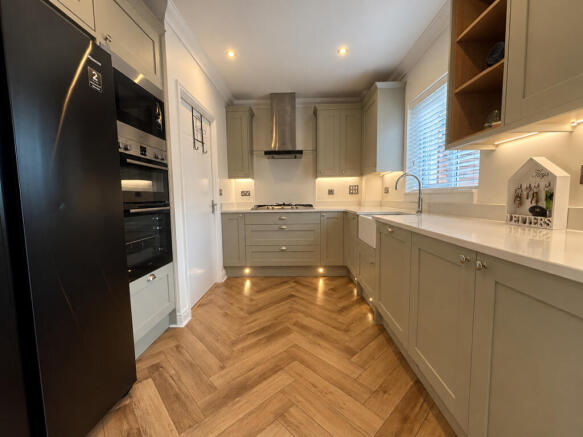 Heron Drive, Hengoed, CF82 photo 4