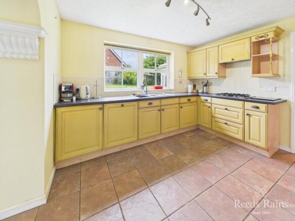 4 bed Detached for sale Image 4
