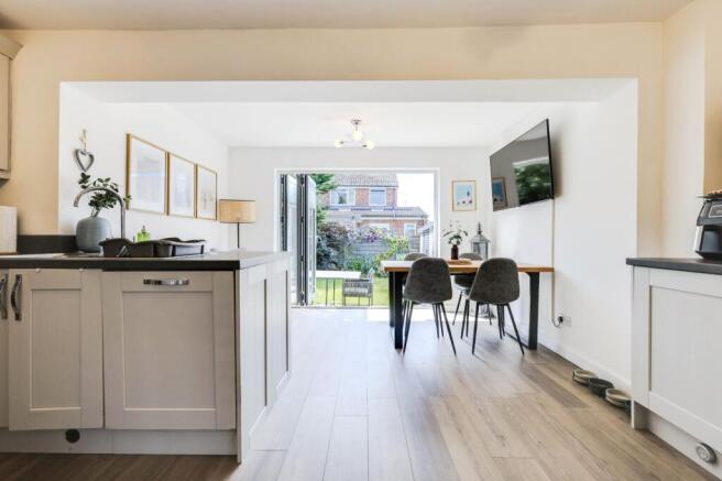 3 bed Semi-Detached for sale Image 6