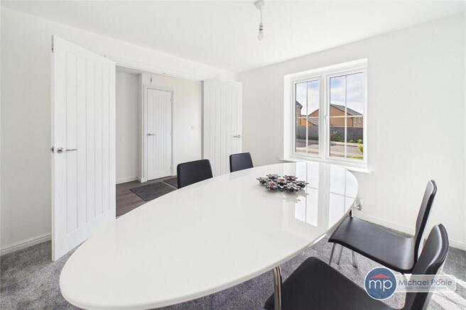 5 bed Detached for sale Image 12