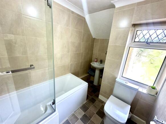 FAMILY BATHROOM