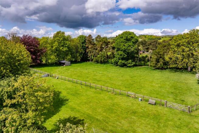 5 bed Detached for sale Image 7