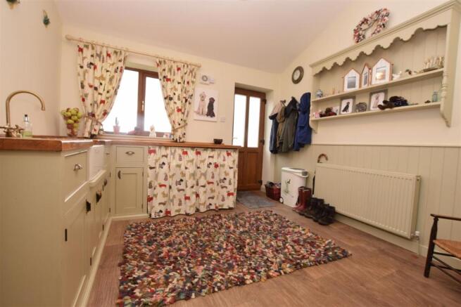 BOOT ROOM/UTILITY
