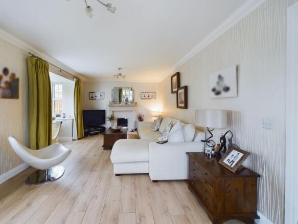 4 bed Detached for sale Image 7