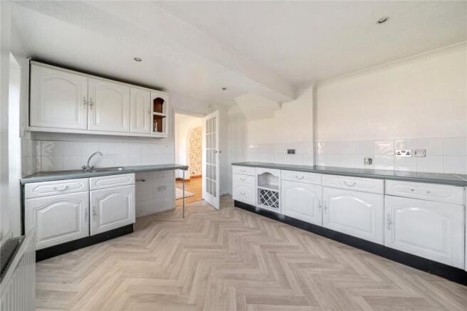 5 bed Detached for sale Image 12