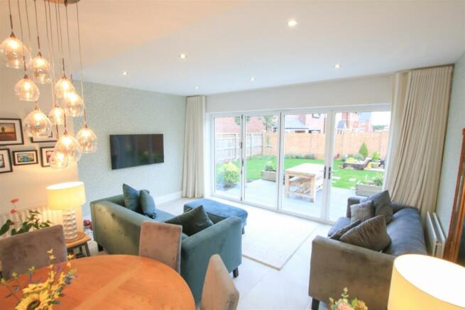 OPEN PLAN LIVING/ DINING/ KITCHEN