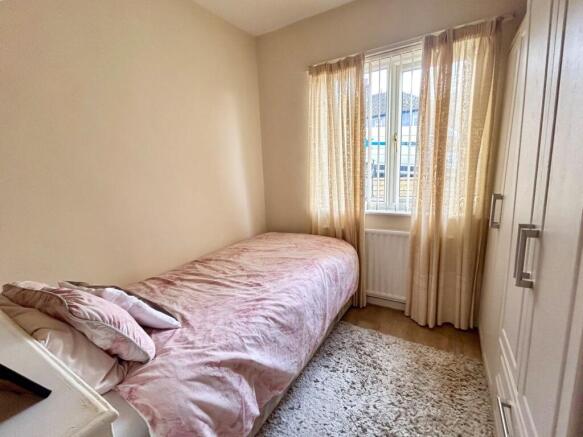 4 bed Semi-Detached for sale Image 11
