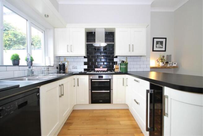 KITCHEN-BREAKFAST ROOM