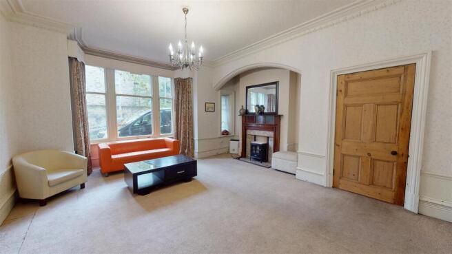 7 bed Semi-Detached for sale Image 2