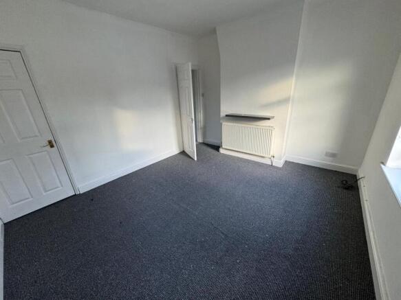 2 bed House to rent Image 6