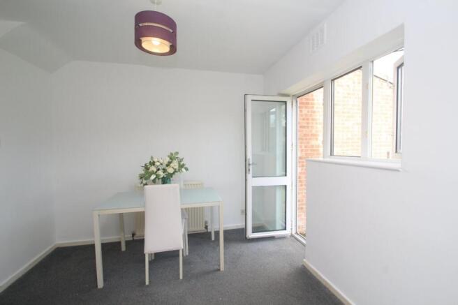 3 bed Semi-Detached to rent Image 7