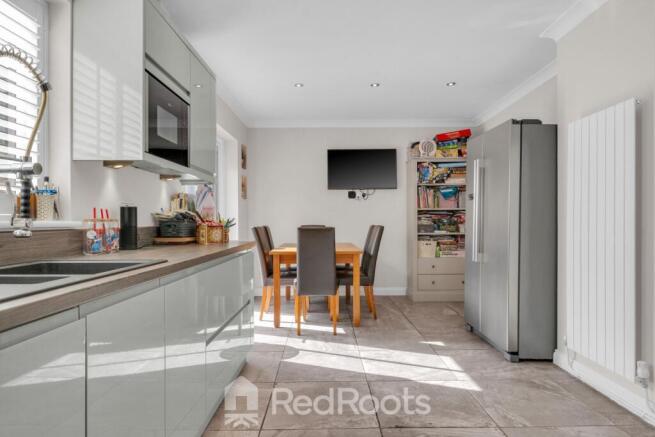 4 bed Detached for sale Image 4