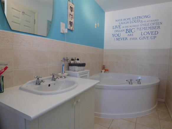 FAMILY BATHROOM