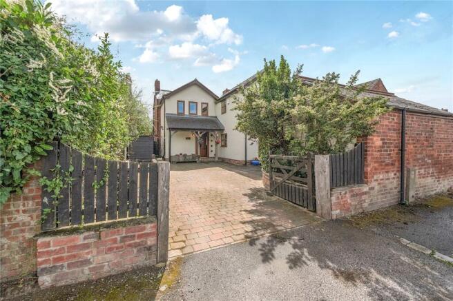 5 bed Detached for sale Image 8