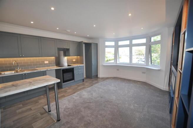 Lounge kitchen.JPG