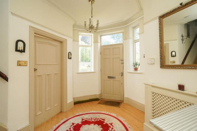 5 bed Semi-Detached for sale Image 7