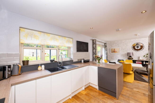 4 bed Detached for sale Image 6