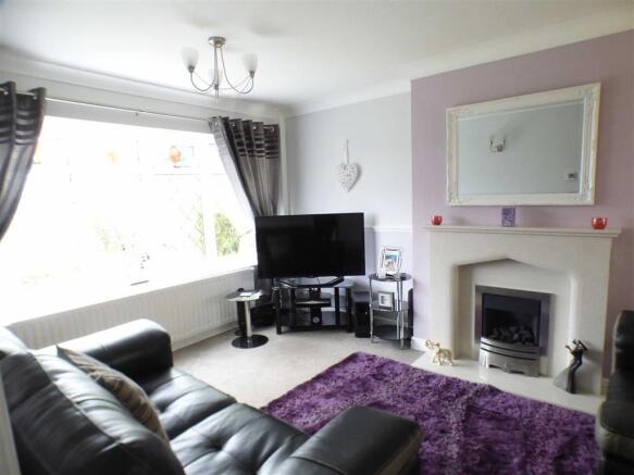 LOUNGE/DINING ROOM
