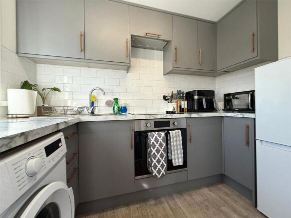 1 bed Apartment to rent Image 4