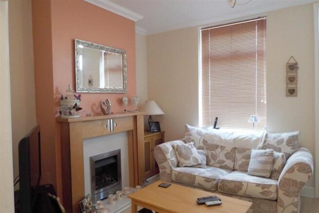 2 bed House to rent Image 6