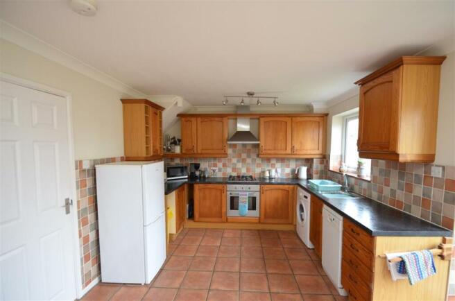KITCHEN/DINING ROOM