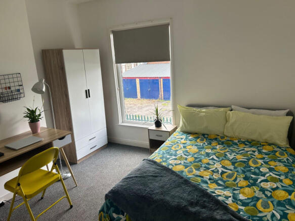2 bed House to rent Image 10