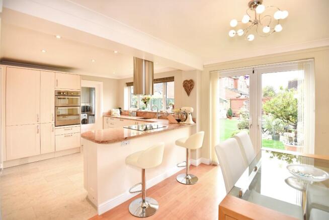 Kitchen/Dining Room