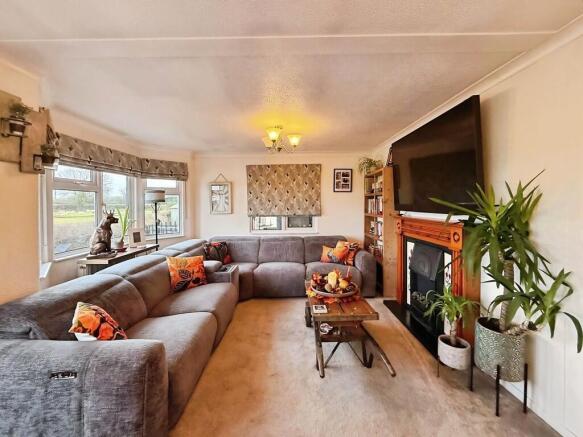 2224e1f2-WhatsApp...