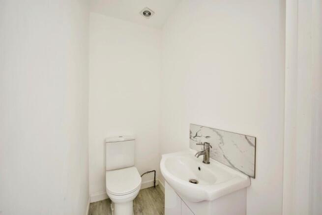 Cloakroom/wc