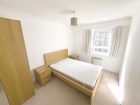 2 bed Apartment to rent Image 5