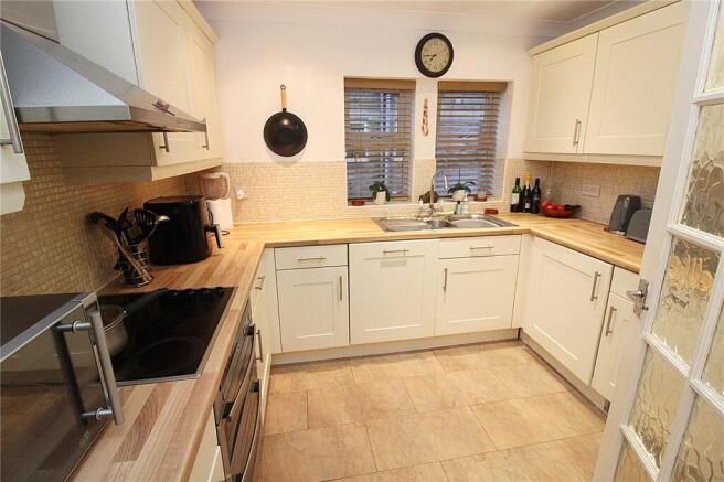 2 bed Flat for sale Image 5