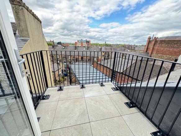 3 bed Penthouse to rent Image 12