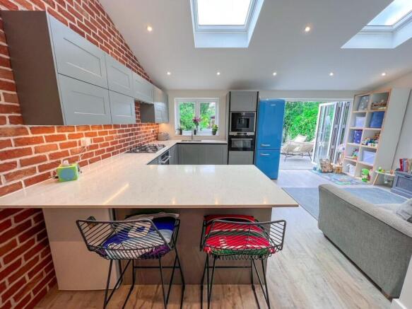 Merton Way, West Molesey, KT8 photo 4