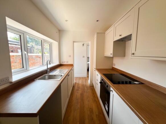 3 bed Terraced to rent Image 4