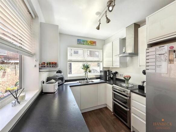 2 bed Terraced for sale Image 8