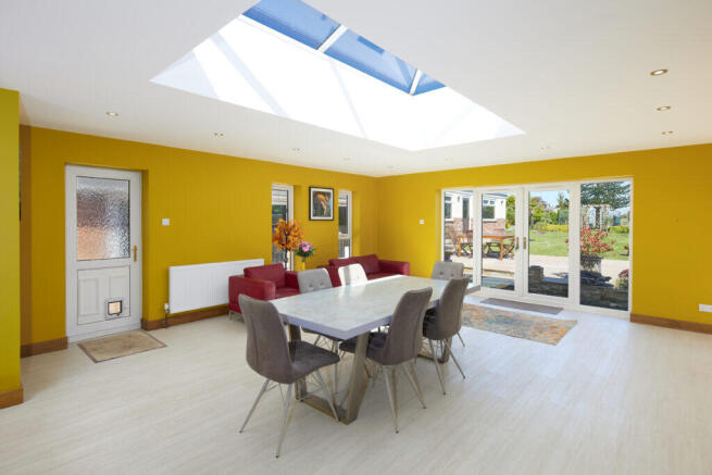 4 bed Detached Bungalow for sale Image 4
