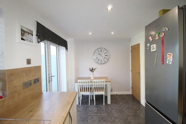 3 bed Town House for sale Image 9