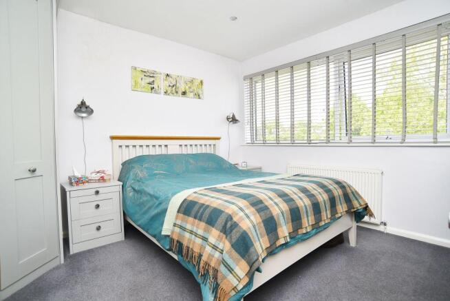 5 bed Detached for sale Image 9