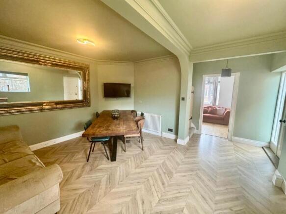 4 bed Semi-Detached for sale Image 5