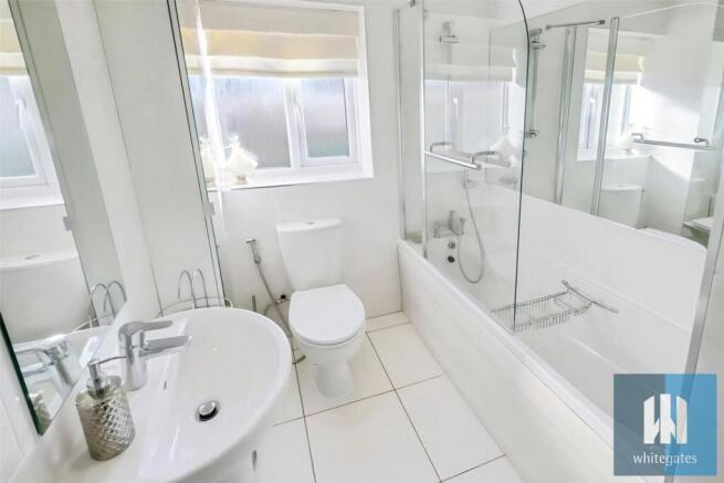 4 bed Detached to rent Image 4