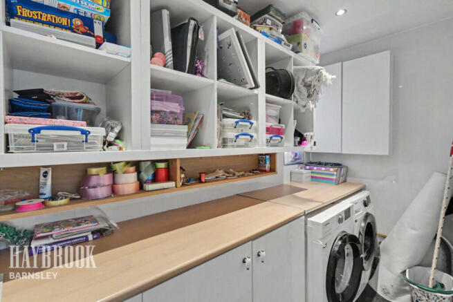 4 bed Detached for sale Image 7