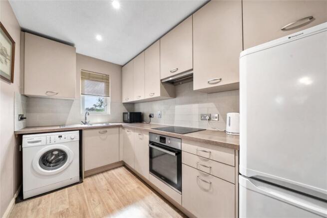 Joinville Place, Addlestone, Surrey, KT15 photo 4