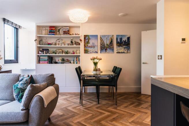 2 bed Apartment for sale Image 12