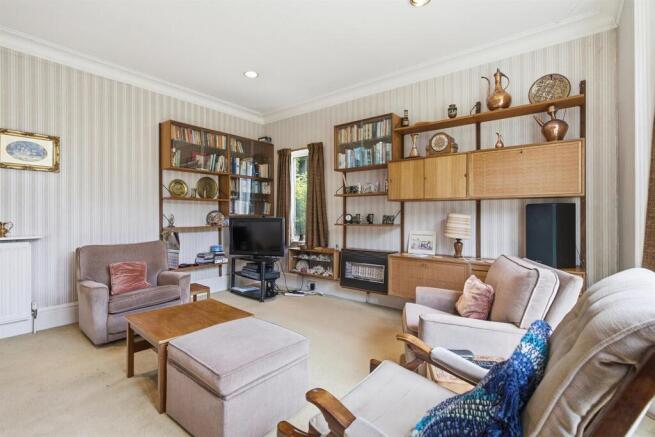 5 bed Detached for sale Image 8