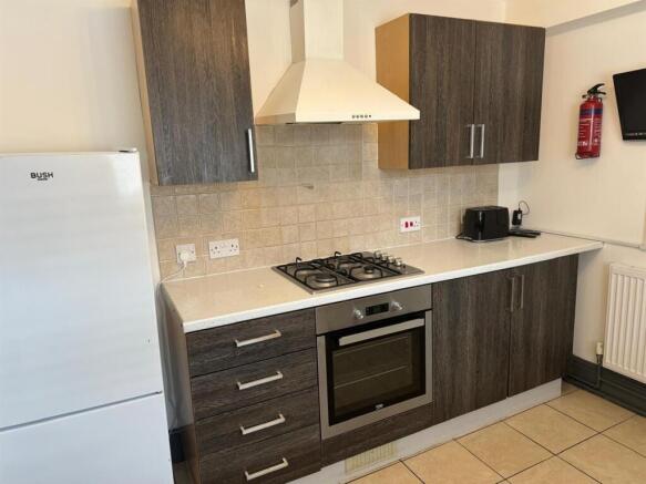 4 bed House Share to rent Image 9