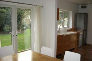 Kitchen/Dining Room: