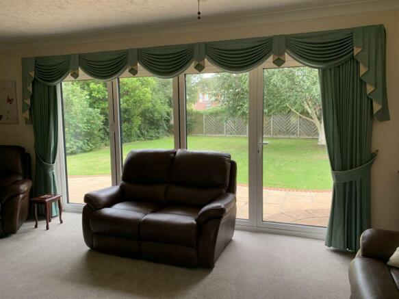 Lounge2.jpg